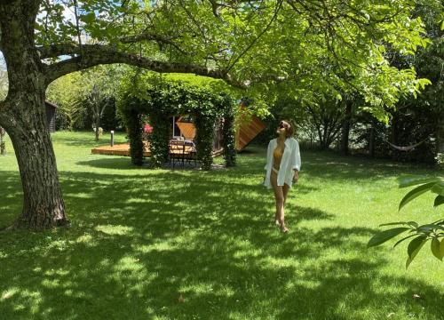 9-manon-dans-jardin